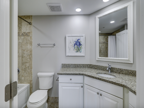 Beautiful Vacation Condo with 2 Bedrooms & Ocean Views