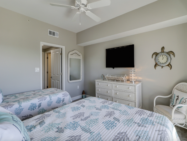 Beautiful Vacation Condo with 2 Bedrooms & Ocean Views
