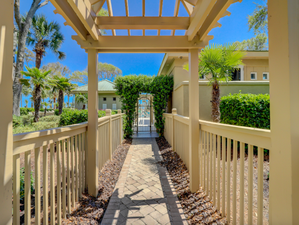 Beautiful Vacation Condo with 2 Bedrooms & Ocean Views