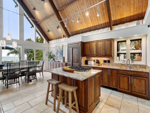 Hilton Head Private Path to Beach  Sleeps 18 Guests