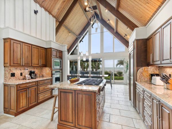 Hilton Head Private Path to Beach  Sleeps 18 Guests