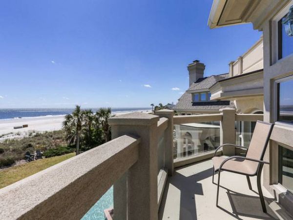 Luxurious Oceanfront 5 Bedroom Pool Home
