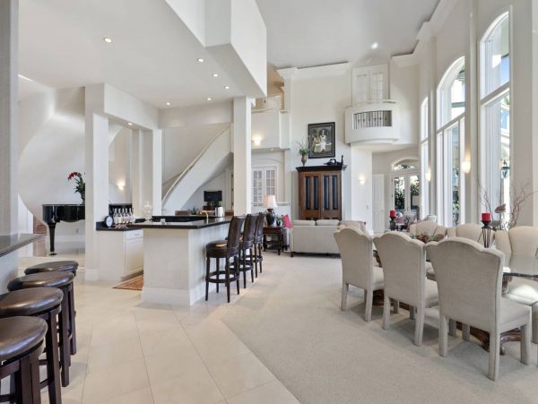 Luxurious Oceanfront 5 Bedroom Pool Home