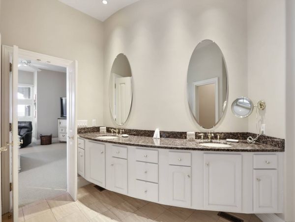 Luxurious Oceanfront 5 Bedroom Pool Home