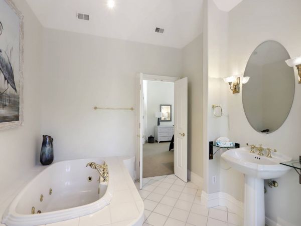 Luxurious Oceanfront 5 Bedroom Pool Home