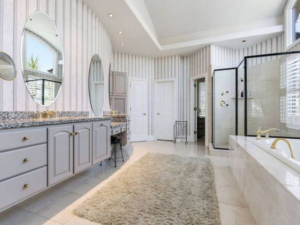 Luxurious Oceanfront 5 Bedroom Pool Home