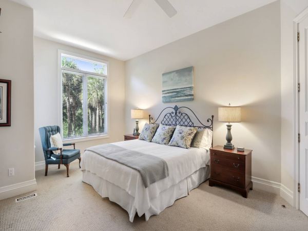 Luxurious Oceanfront 5 Bedroom Pool Home
