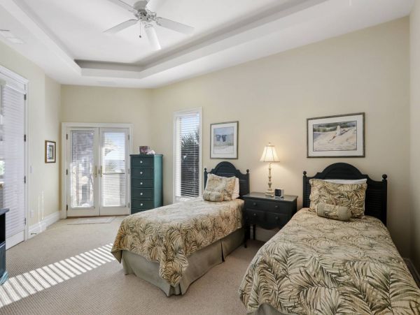 Luxurious Oceanfront 5 Bedroom Pool Home