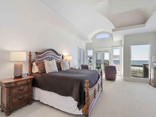 Luxurious Oceanfront 5 Bedroom Pool Home