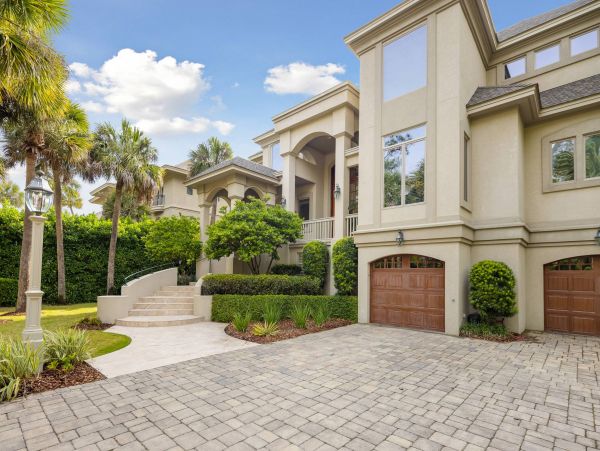 Luxurious Oceanfront 5 Bedroom Pool Home