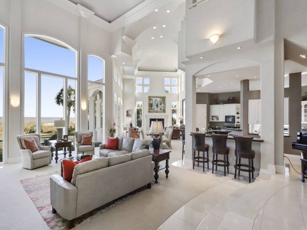 Luxurious Oceanfront 5 Bedroom Pool Home