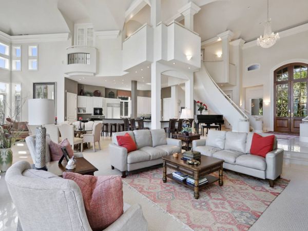 Luxurious Oceanfront 5 Bedroom Pool Home