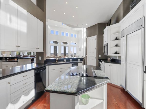 Luxurious Oceanfront 5 Bedroom Pool Home