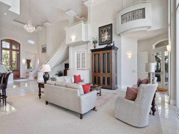 Luxurious Oceanfront 5 Bedroom Pool Home