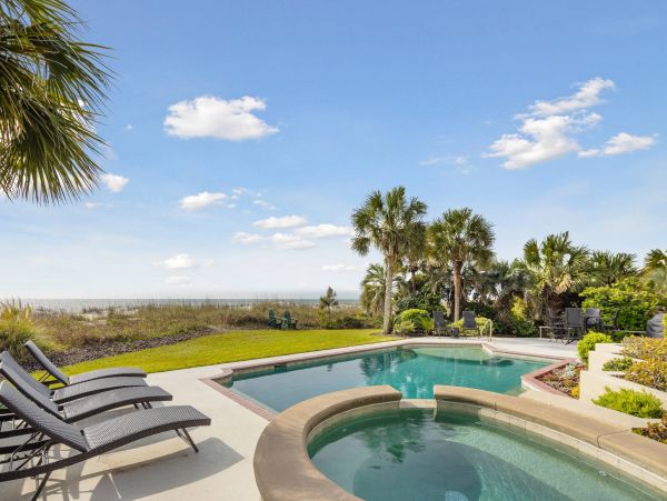 Luxurious Oceanfront 5 Bedroom Pool Home