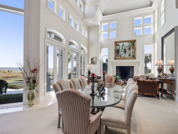Luxurious Oceanfront 5 Bedroom Pool Home