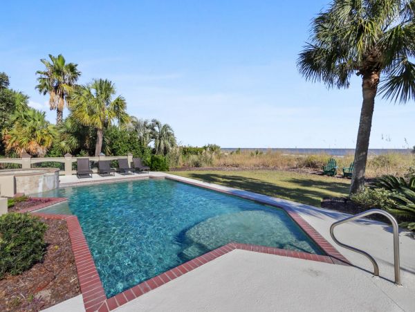 Luxurious Oceanfront 5 Bedroom Pool Home
