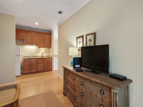 Hilton Head Vacation Rental - Eight Bedroom Hilton Head Beach House with Pool