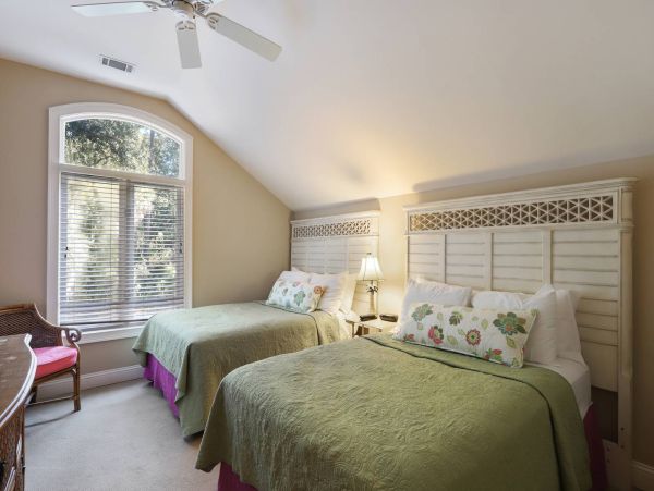 Hilton Head Vacation Rental - Eight Bedroom Hilton Head Beach House with Pool
