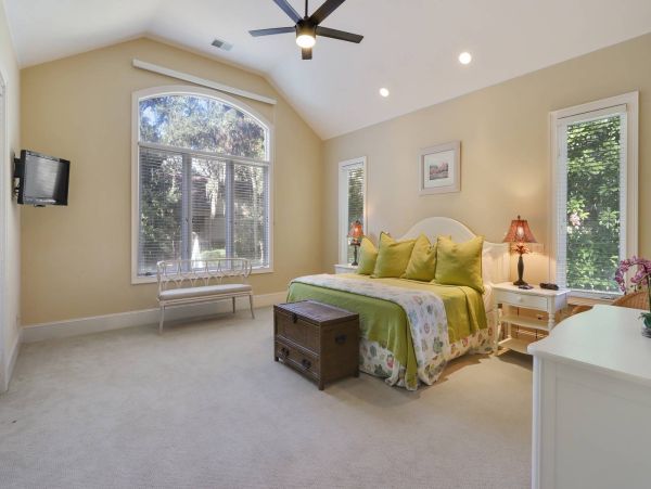 Hilton Head Vacation Rental - Eight Bedroom Hilton Head Beach House with Pool