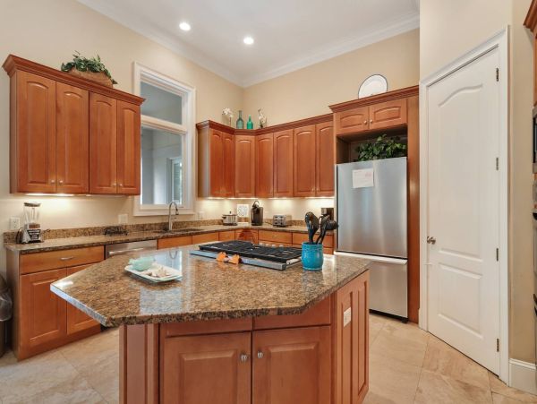 Hilton Head Vacation Rental - Eight Bedroom Hilton Head Beach House with Pool