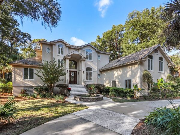 Hilton Head Vacation Rental - Eight Bedroom Hilton Head Beach House with Pool