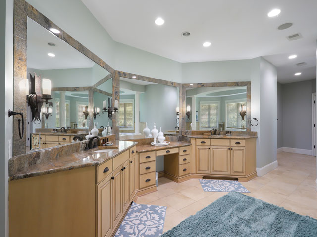 Hilton Head Luxury Vacation Accommodation Walk to Beach