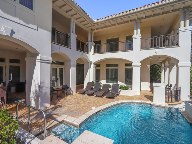 Hilton Head Luxury Vacation Accommodation Walk to Beach