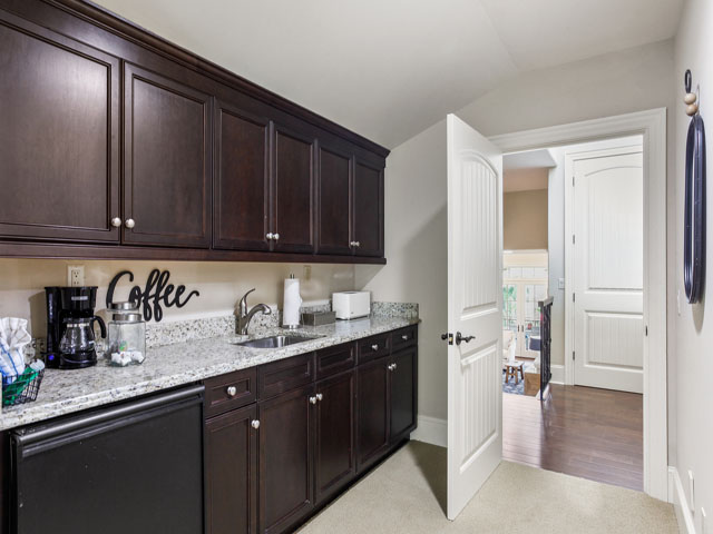 Hilton Head Luxury 5 Bedroom Pool Home Walk to Beach