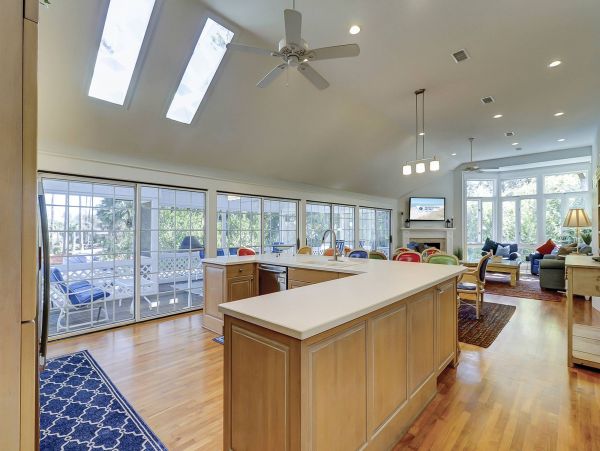 Charming 3 Bedroom Plus Loft Vacation Rental on Hilton Head About 150 Steps To Beach