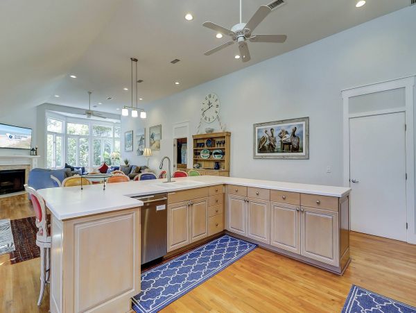 Charming 3 Bedroom Plus Loft Vacation Rental on Hilton Head About 150 Steps To Beach