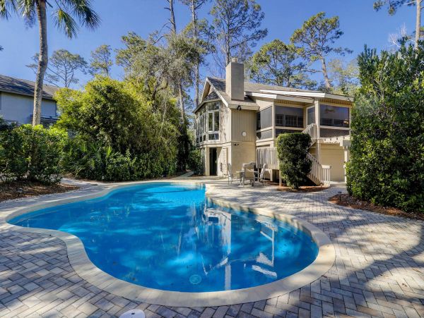 Charming 3 Bedroom Plus Loft Vacation Rental on Hilton Head About 150 Steps To Beach