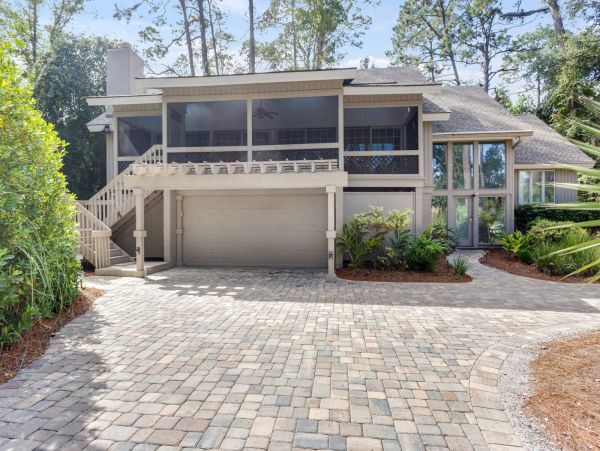 Charming 3 Bedroom Plus Loft Vacation Rental on Hilton Head About 150 Steps To Beach