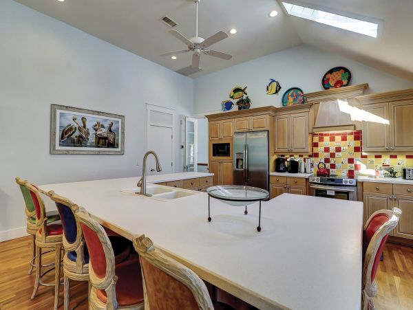 Charming 3 Bedroom Plus Loft Vacation Rental on Hilton Head About 150 Steps To Beach