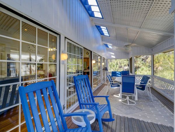Charming 3 Bedroom Plus Loft Vacation Rental on Hilton Head About 150 Steps To Beach