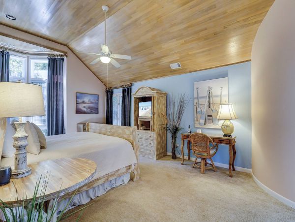 Charming 3 Bedroom Plus Loft Vacation Rental on Hilton Head About 150 Steps To Beach