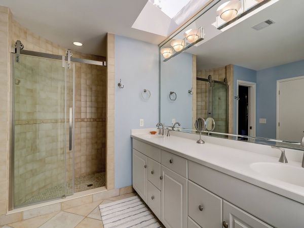 Charming 3 Bedroom Plus Loft Vacation Rental on Hilton Head About 150 Steps To Beach