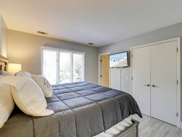 Charming 3 Bedroom Plus Loft Vacation Rental on Hilton Head About 150 Steps To Beach