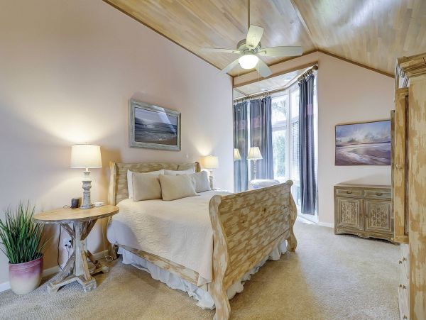 Charming 3 Bedroom Plus Loft Vacation Rental on Hilton Head About 150 Steps To Beach