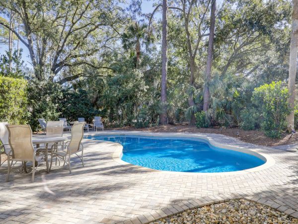 Charming 3 Bedroom Plus Loft Vacation Rental on Hilton Head About 150 Steps To Beach