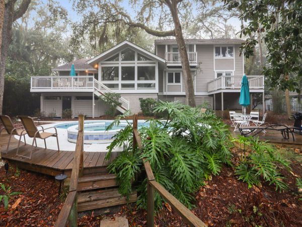 Five Bedrooms Lagoon View Rental Home in Hilton Head