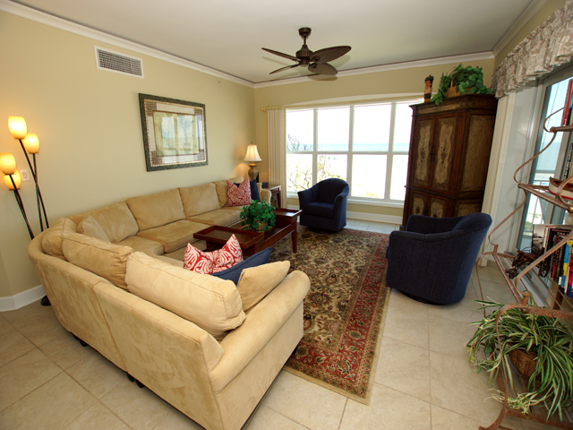 Hilton Head Vacation Rental with Beautiful Ocean Views Sleeps Eight Guests