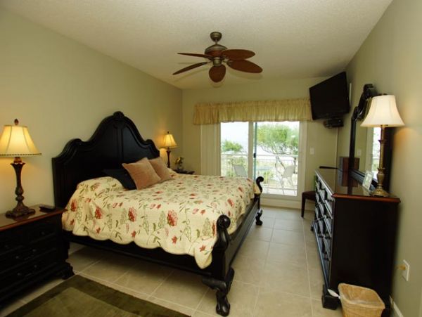 Hilton Head Vacation Rental with Beautiful Ocean Views Sleeps Eight Guests