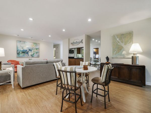 Four Bedrooms Walk to Beach Home in Hilton Head