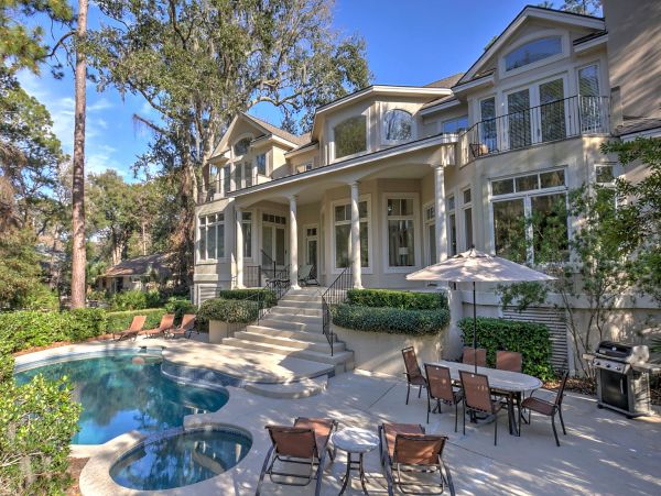 Amazing Large Home short walk to the beach