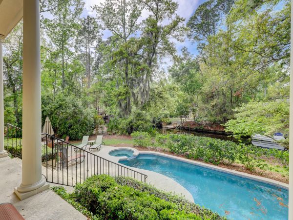 Amazing Large Home short walk to the beach