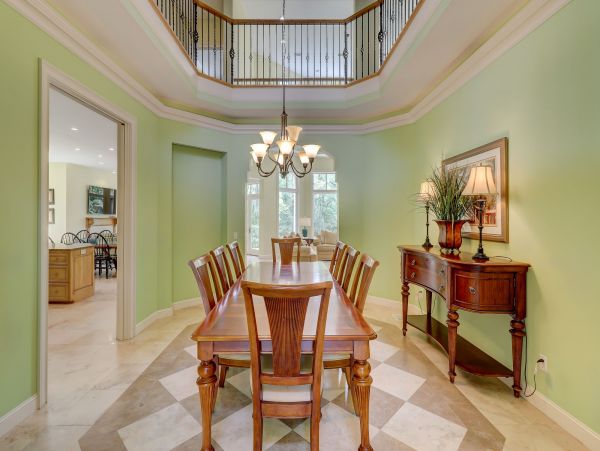 Amazing Large Home short walk to the beach