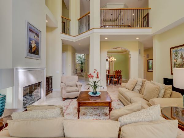 Amazing Large Home short walk to the beach