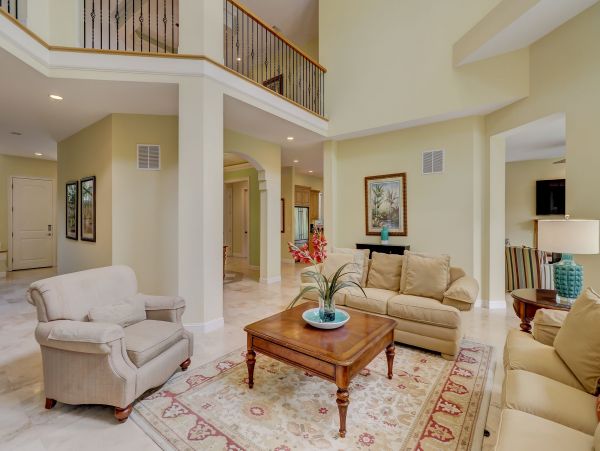 Amazing Large Home short walk to the beach
