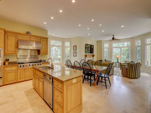 Amazing Large Home short walk to the beach